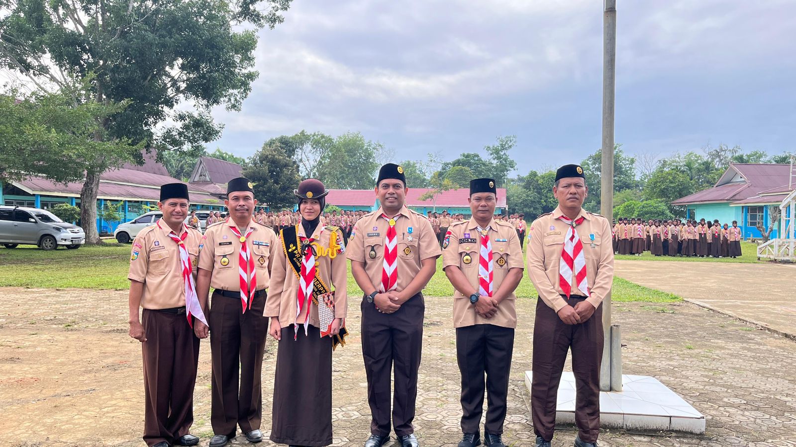 KEGIATAN PRAMUKA DI SMK NEGERI 1 TANJUNG JABUNG TIMUR RESMI DIBUKA OLEH KEPALA SEKOLAH